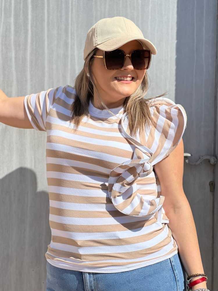 Camiseta Rayas Volante Beige