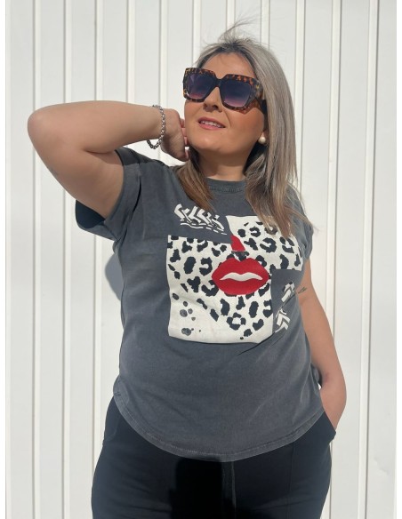 Camiseta Desgastada Labios