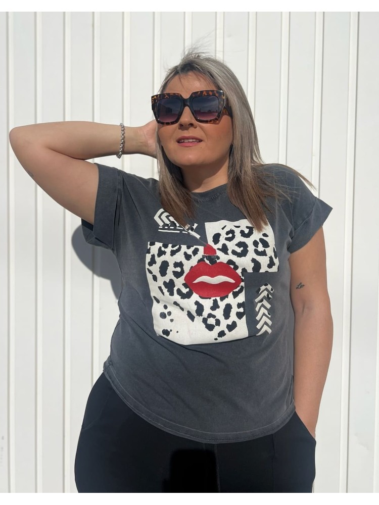 Camiseta Desgastada Labios