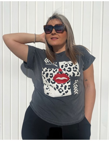 Camiseta Desgastada Labios