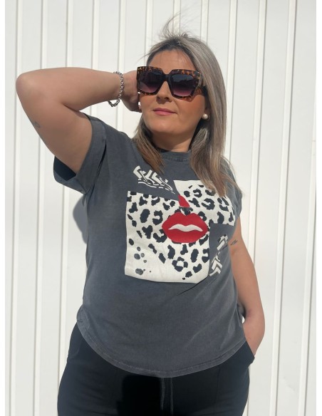 Camiseta Desgastada Labios