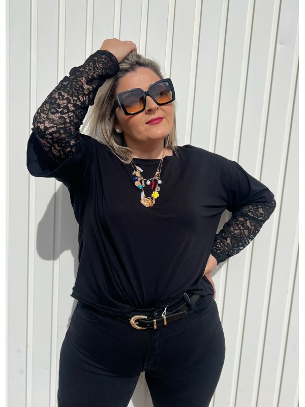 Camiseta Manga Encaje Negra 2