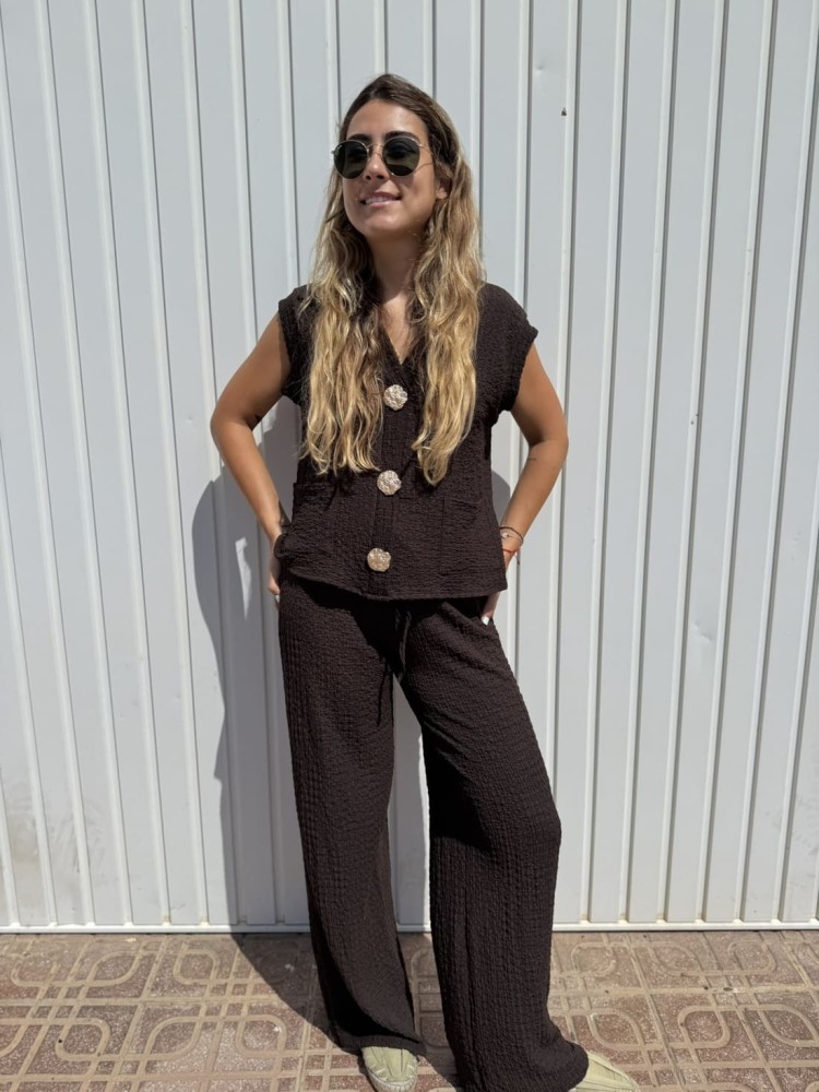 Conjunto Chaleco Botón Choco