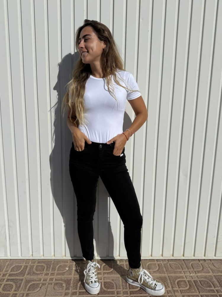 Pantalón Lewi Skinny Negro