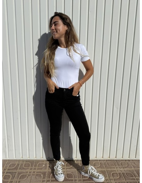 Pantalón Lewi Skinny Negro