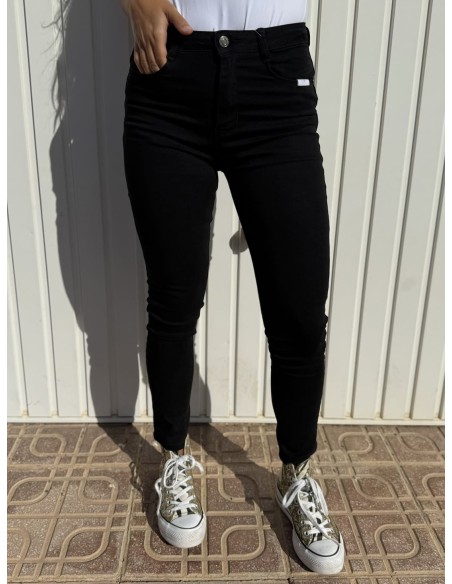 Pantalón Lewi Skinny Negro