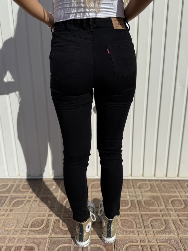 Pantalón Lewi Skinny Negro