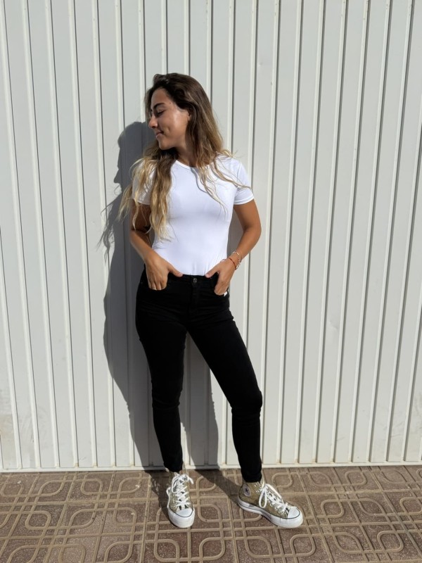 Pantalón Lewi Skinny Negro 2