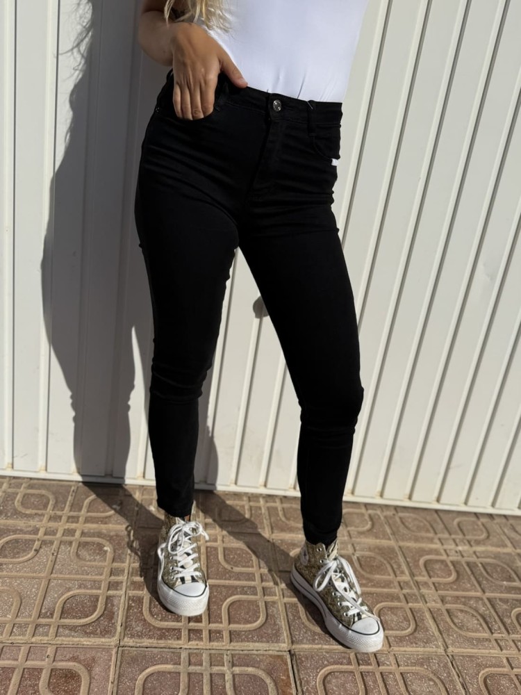 Pantalón Lewi Skinny Negro