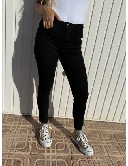 Pantalón Lewi Skinny Negro