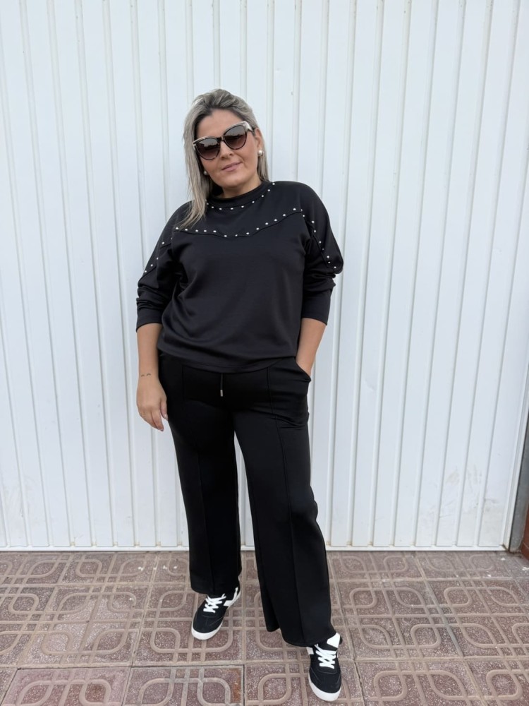 Sudadera Tachas Negra