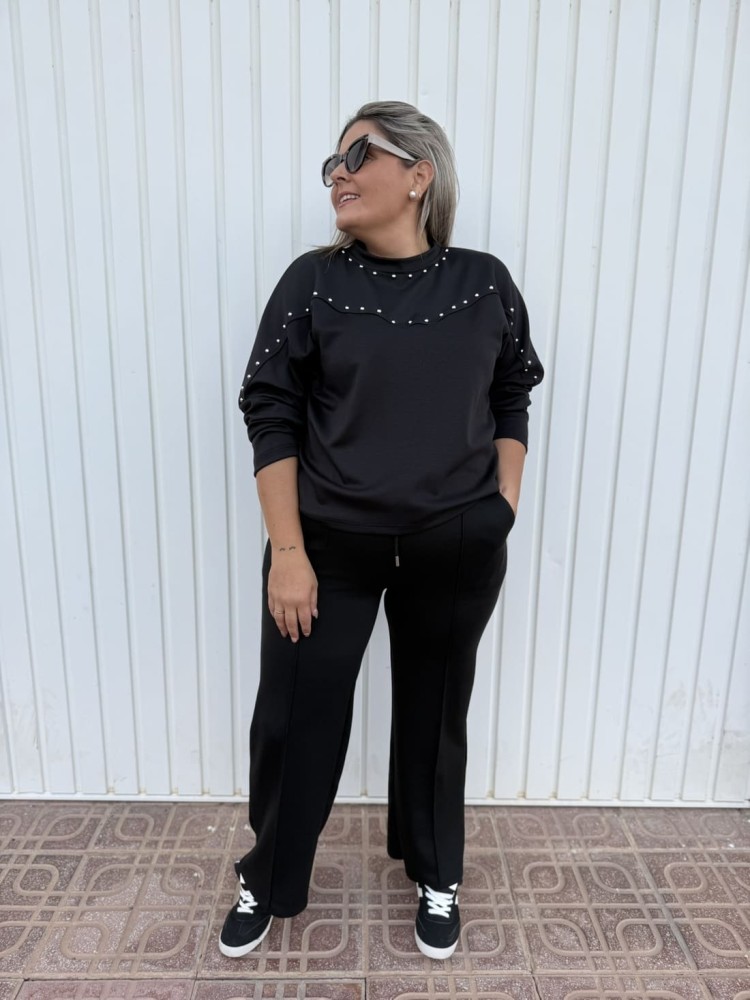 Sudadera Tachas Negra