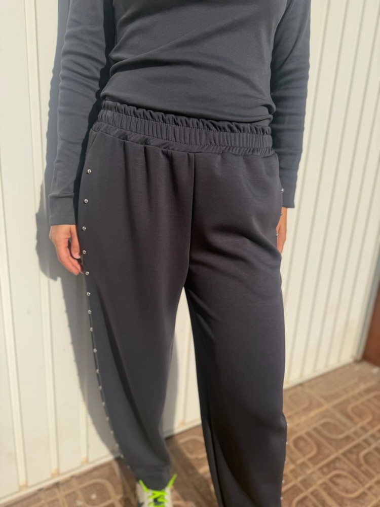 Pantalón Chándal Tachuelas Gris