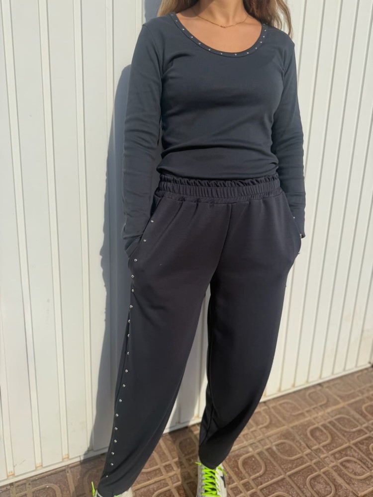 Pantalón Chándal Tachuelas Gris