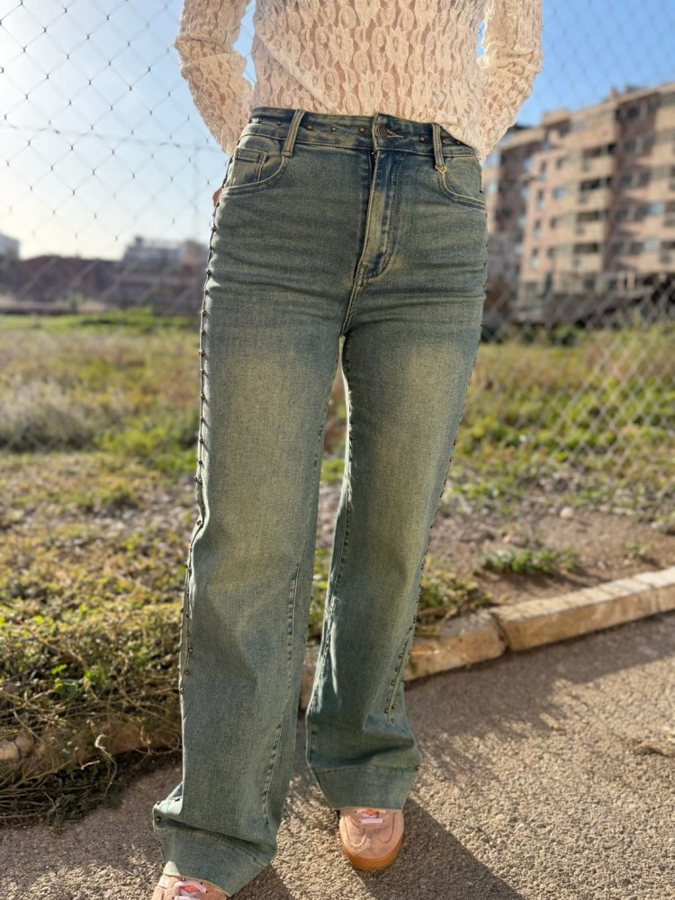 Pantalón Tachuelas Desgastado